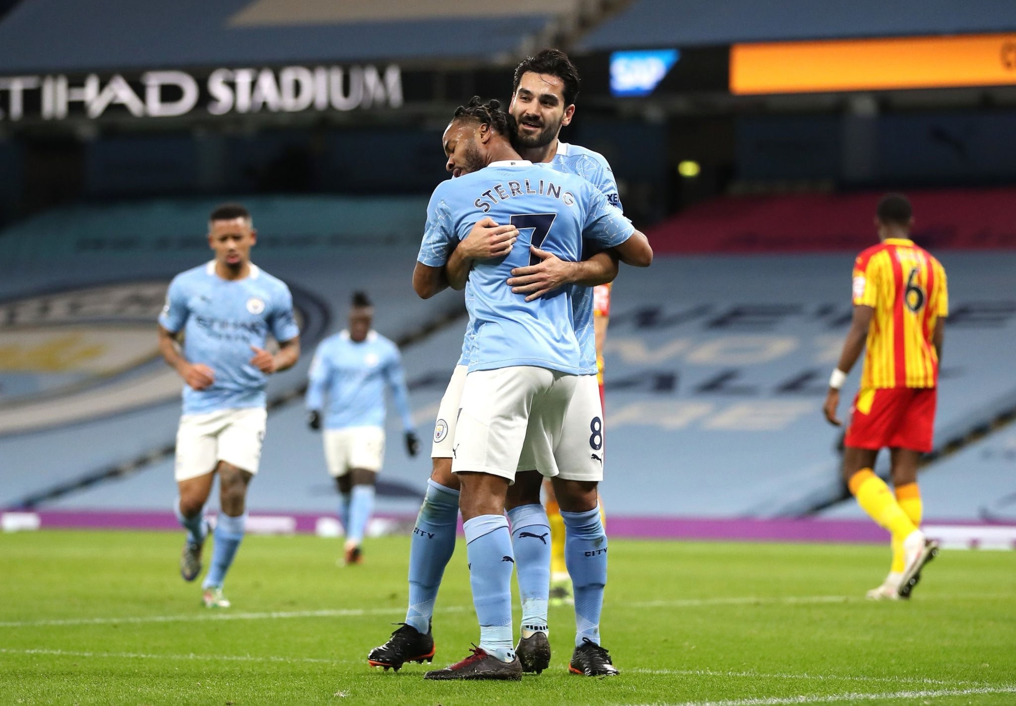 却向外界传 却向外界传